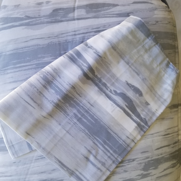 Garment washed twin/twin XL reversible comforter s - Picture 4 of 4